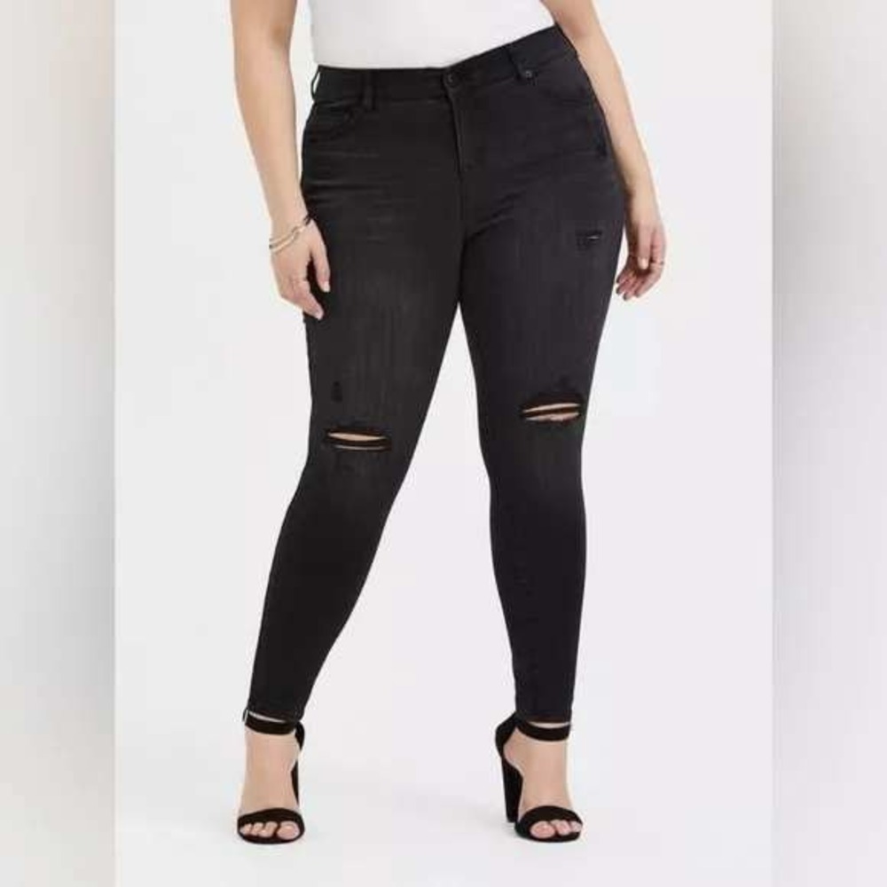 Torrid Jeans‎ Bombshell Skinny size 10 Black Distressed Ripped Knee High Waist